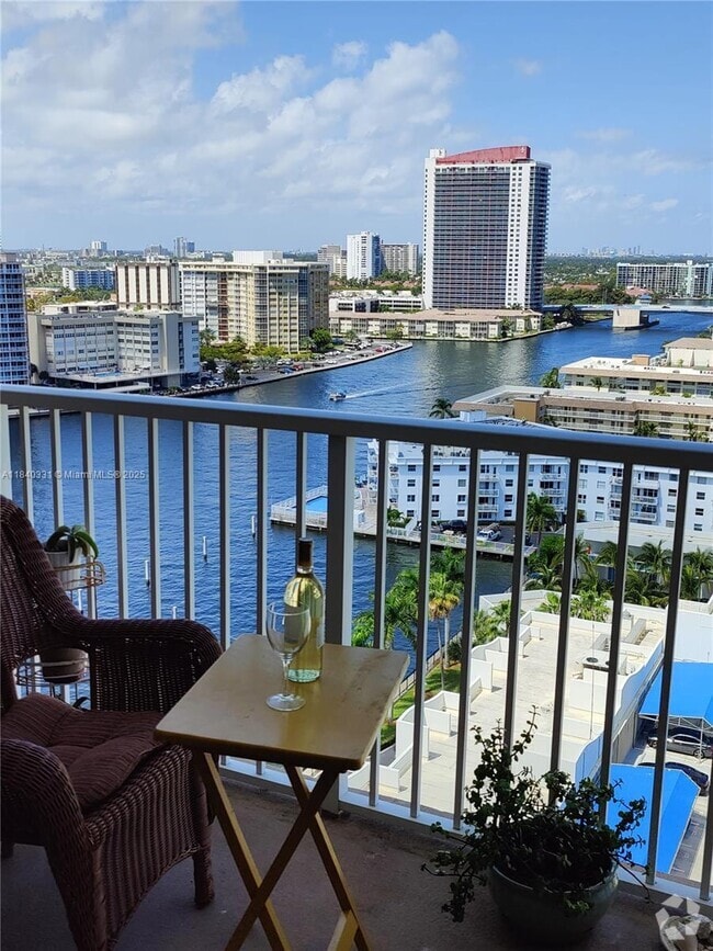 Building Photo - 1965 S Ocean Dr Unit 16B Rental