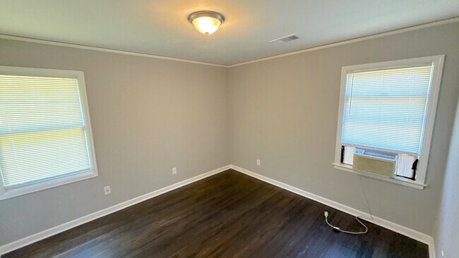 Photo - 1570 Jay Cove