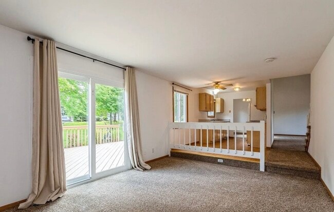 Photo - 664 Regent Dr