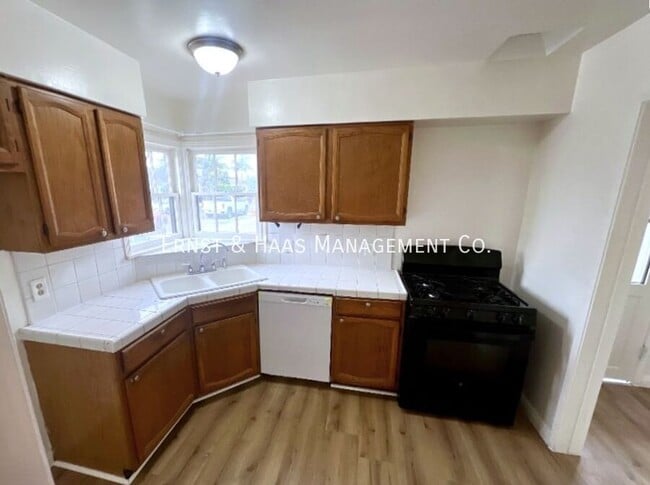 Photo - 2220 E McKenzie St