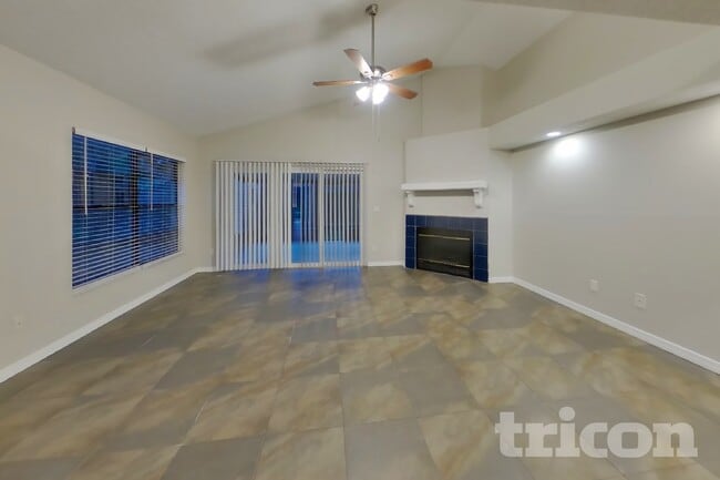 Photo - 419 E Springtree Way