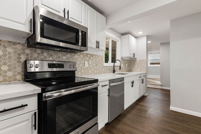 Photo - 923 N 100th St