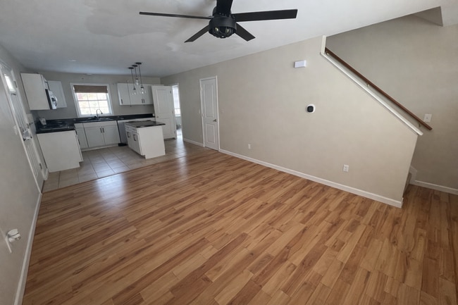 Photo - 1116 Worcester St Unidad 1116