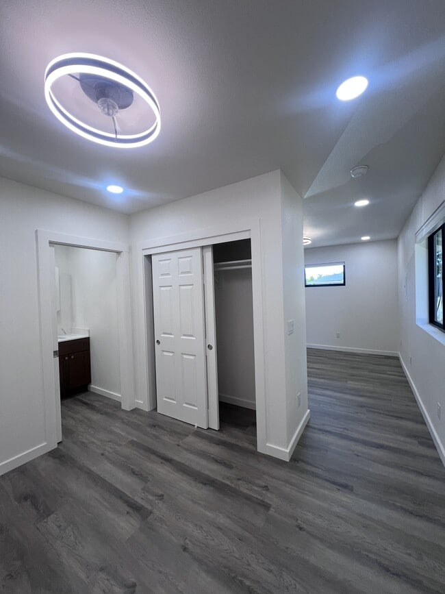 Photo - 837 Walnut Ln