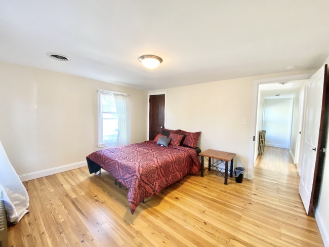 Photo - 842 Bloom Rd