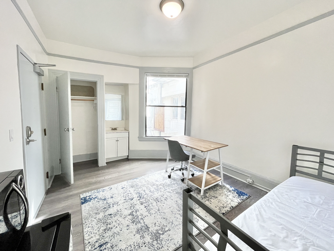 Building Photo - 1012 Bush St Unit 117 Rental
