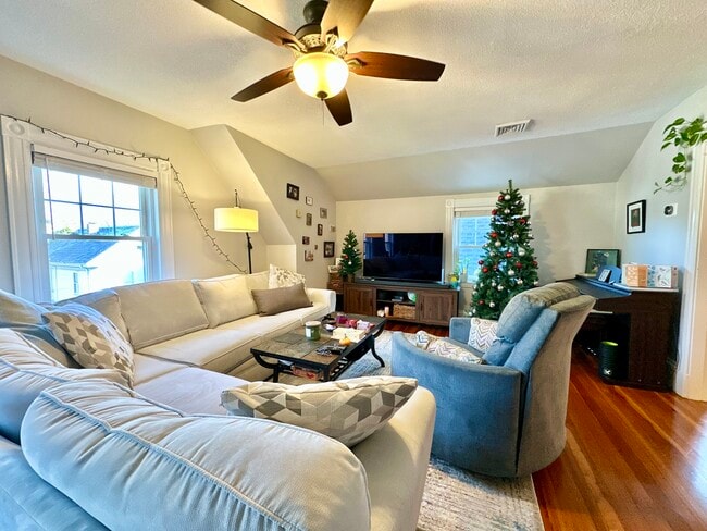 Building Photo - 11 Spring Park Ave Unit 3