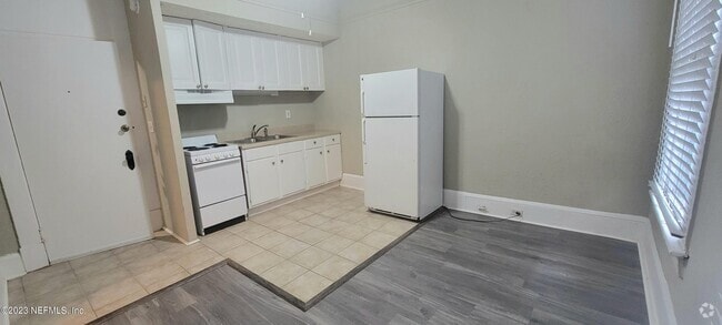 Building Photo - 2743 Vernon Terrace Rental
