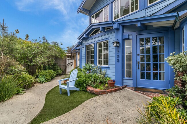 Property Front - 702 Angelus Pl House