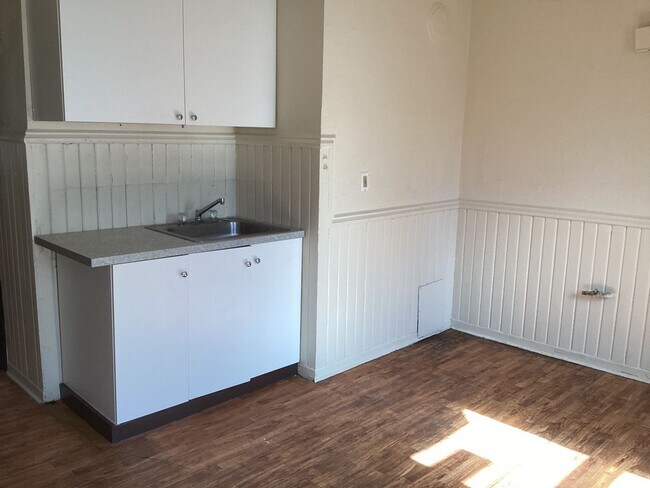1219-21 N 33rd St - 1219-21 N 33rd St Apartment Unit 1221 upper