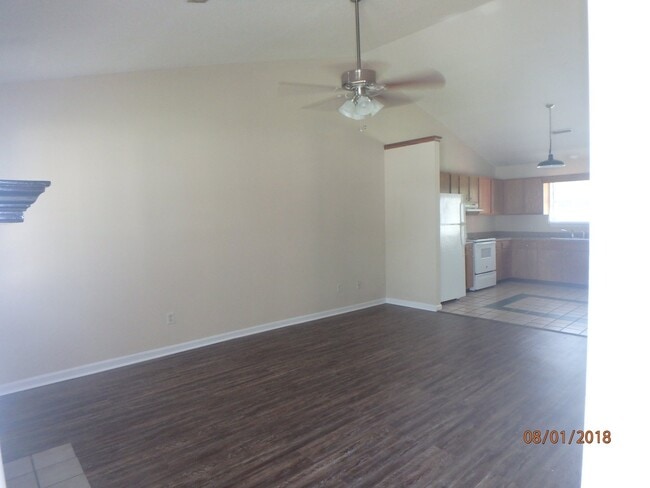 Photo - 218 Wyndham Cir