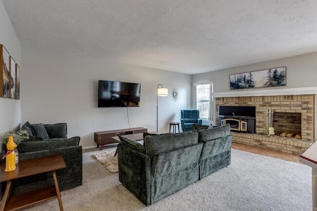 Photo - 3149 Oak Cir N