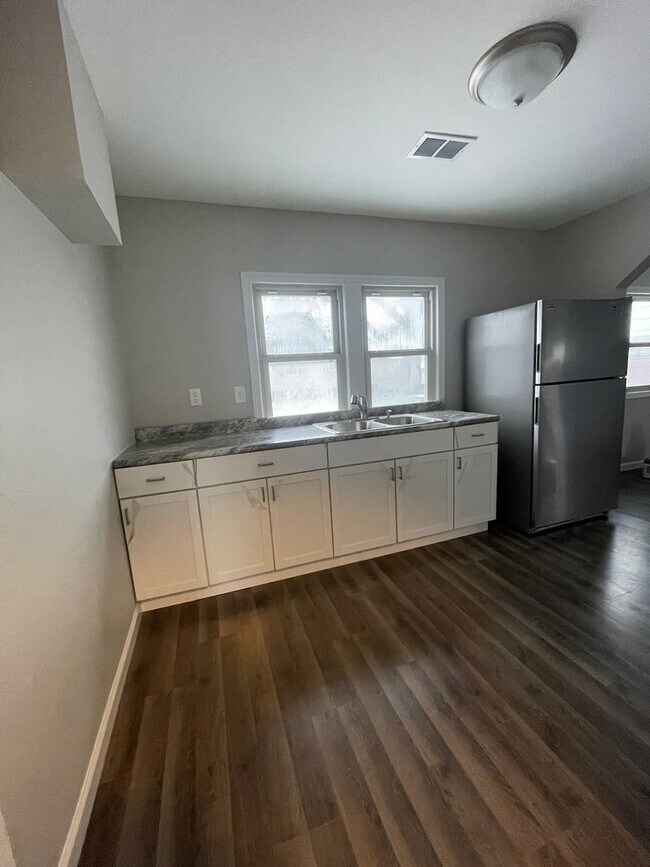 Building Photo - 2bd 1ba House for Rent Hudson, IA