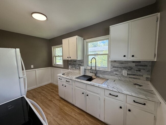 Photo - 1412 N Ballenger Hwy