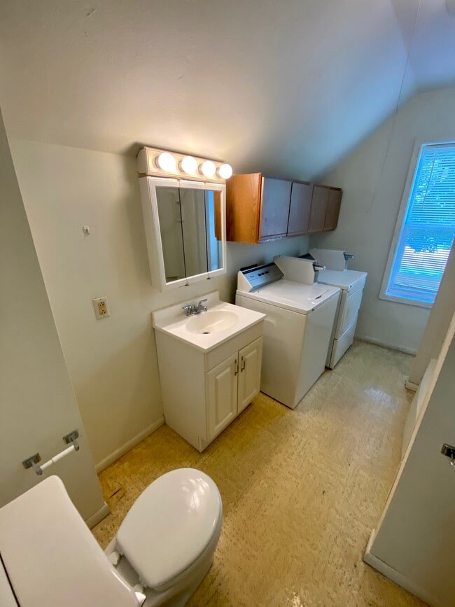 Photo - 1415 Ferry St