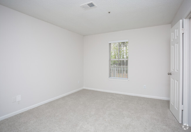 2BR, 2BA - 1,100 SF - Belmont at Park Bridge Apartments