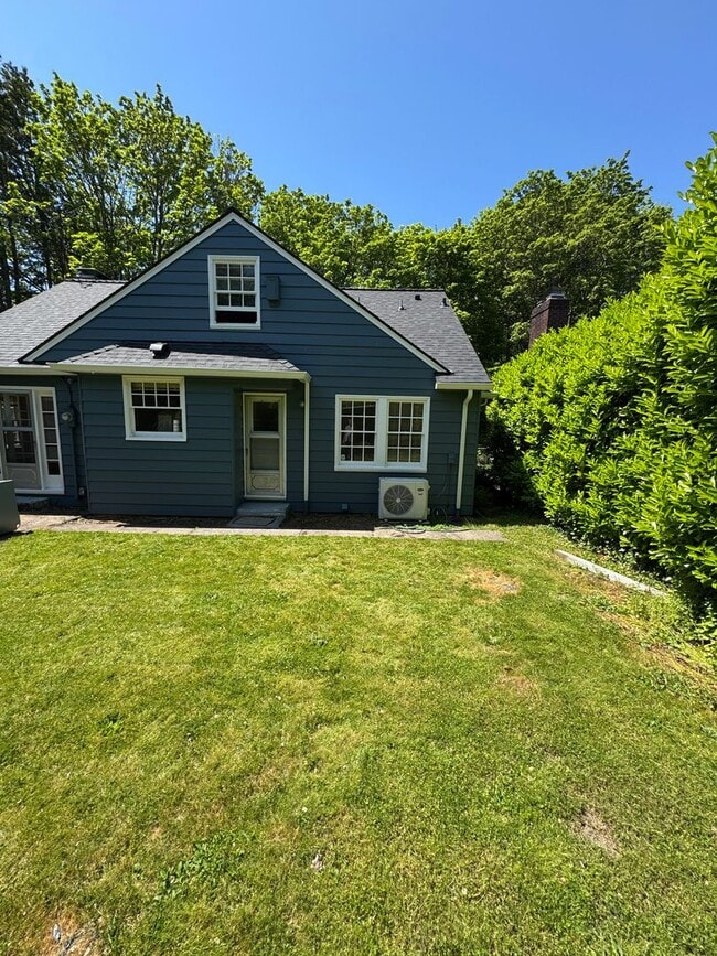 Photo - Beautifully Renovated Reed Neighborhood Craftsman | Huge Backyard | Available Mid-August