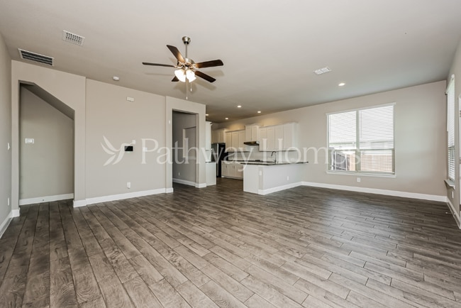 Photo - 838 Poppie Ln