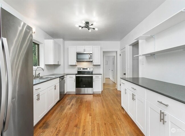 Photo - 710 Prospect Ave N