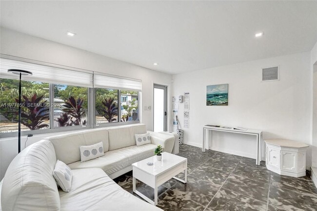 Photo - 3305 NE 16th Ct