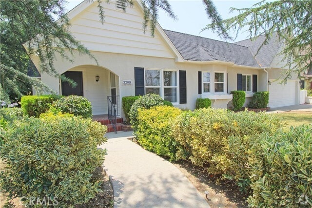 Building Photo - 3208 N Arrowhead Ave Rental