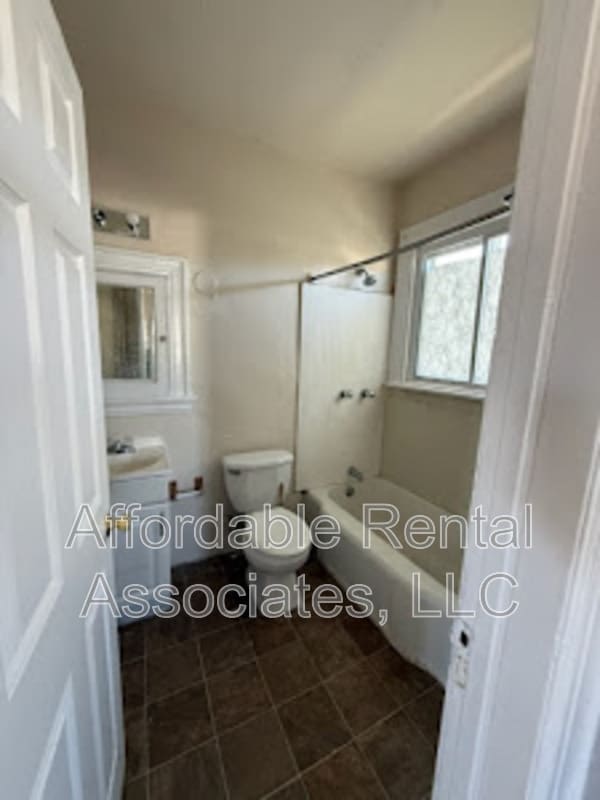 Photo - 1500 W Greenfield Ave Unit Upper
