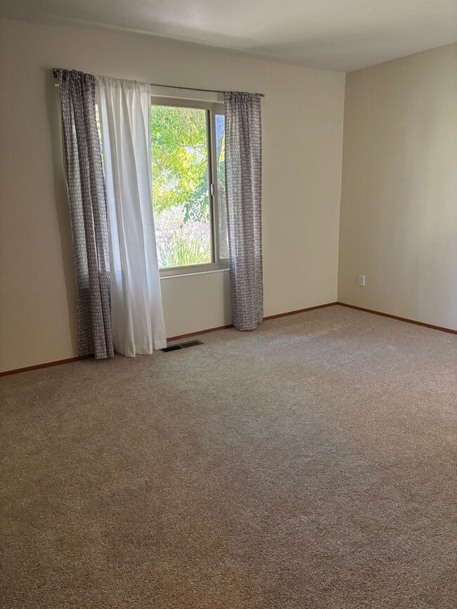 Photo - 3 bedroom 2 bath on Hidden Valley Dr