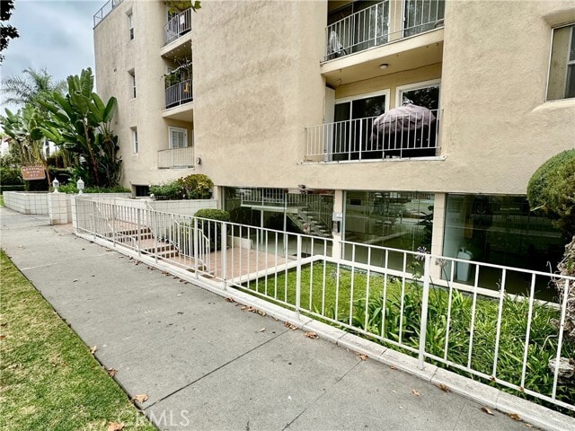 Building Photo - 423 Rexford Dr