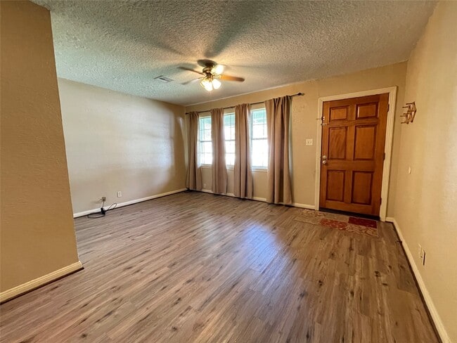 Photo - 317 Evans St