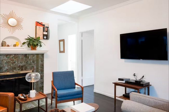 Photo - 829 Superba Ave