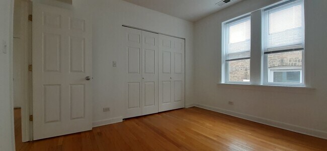 Photo - 3043 N Laramie Ave Unidad 2