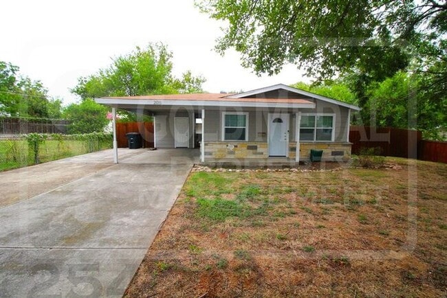 Photo - 205 E Vardeman Ave