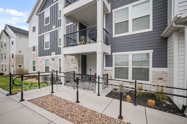 Building Photo - 952 W Big Ben Ln Unit G101