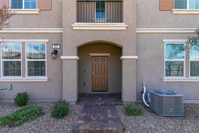 Photo - 657 Bellus Pl