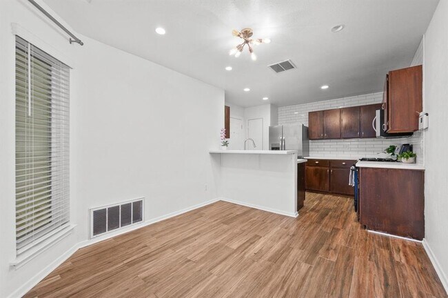 Photo - 12329 Limerick Ave