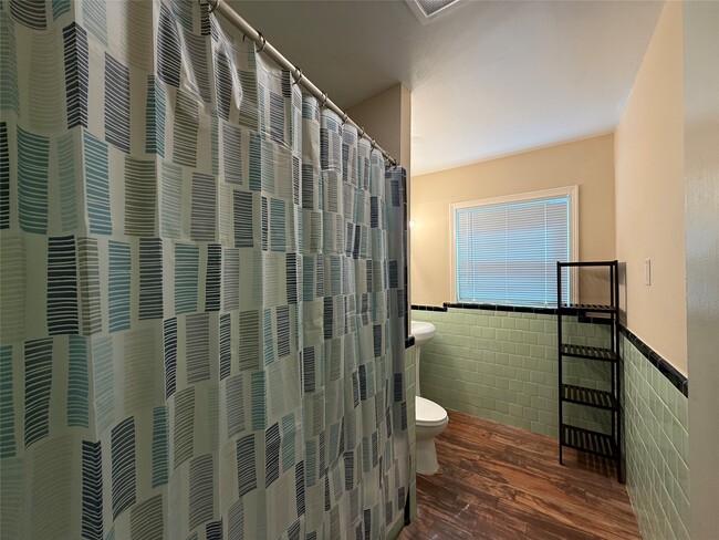 Building Photo - 2007 Sheridan St