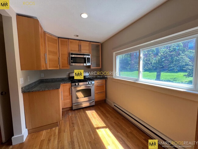 Building Photo - 76 Chestnut St Unit 1