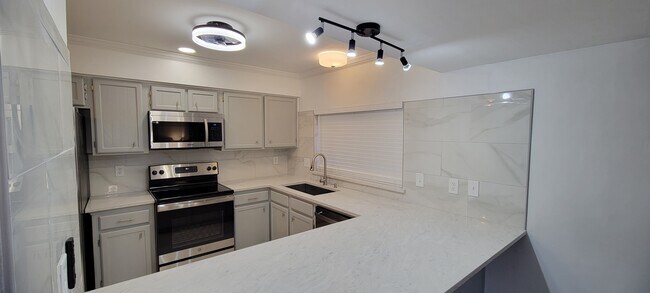 Photo - 2206 Cypress Tree Dr