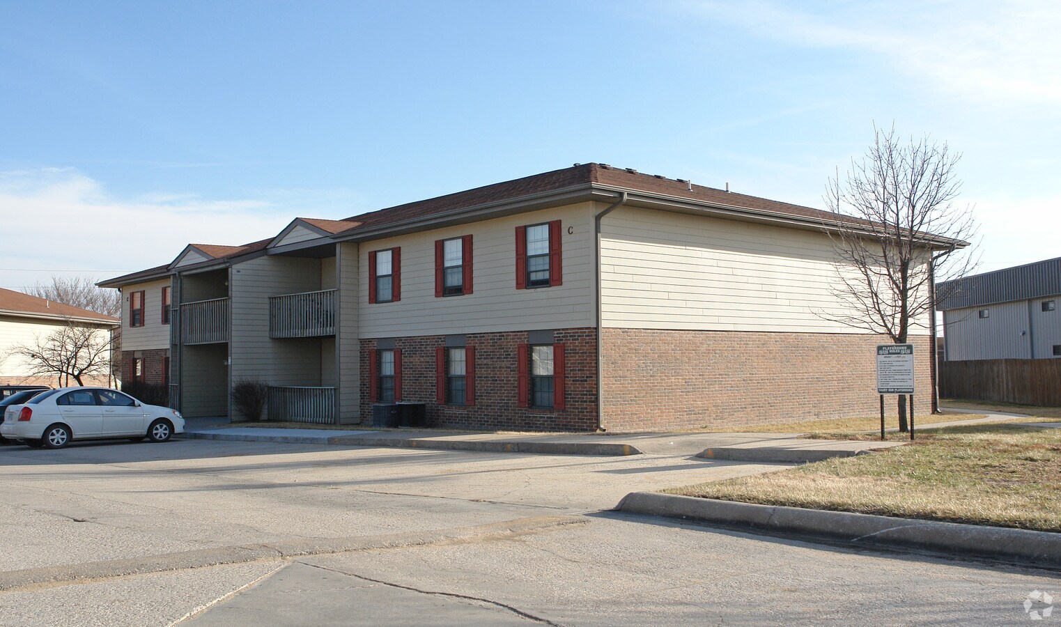 Photo - Laurel Glen Apartments