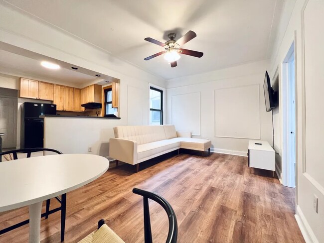 Building Photo - Furnished room/NOT APARTMENT Unit #2