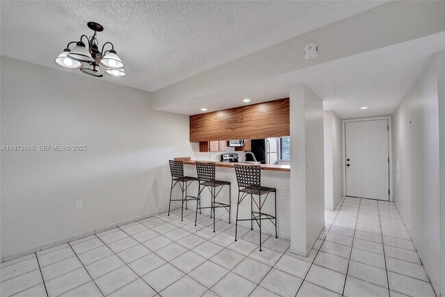 Photo - 1502 Whitehall Dr Unidad 303