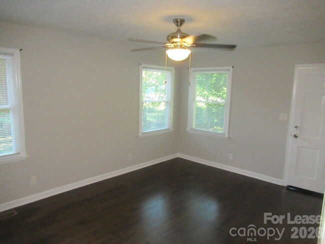 Photo - 208 Crescent Ct