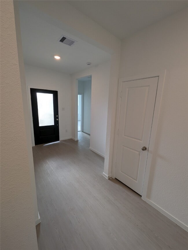 Building Photo - 26506 Coast Redwood Dr Rental