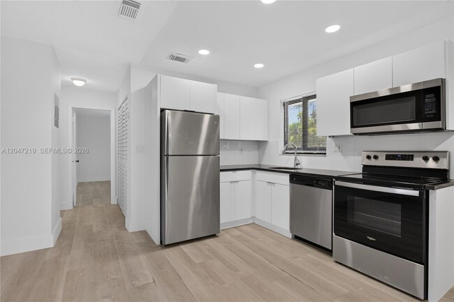 Photo - 615 NE 26th St Unit 7
