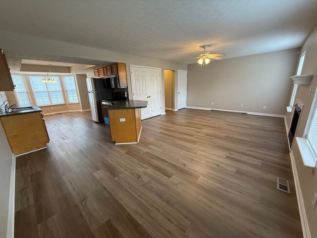 Photo - LARGE BEAUTIFUL 3 Bedroom 2.5 Bath Townhou...