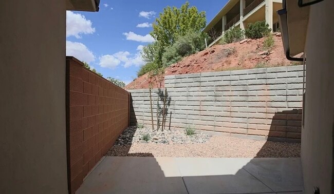 Photo - 1456 Clinton Way