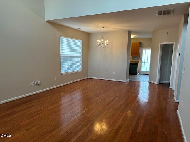 Photo - 553 Writers Way