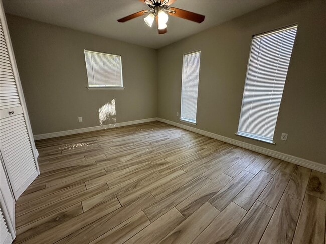 Photo - 207 Brigadoon Ln