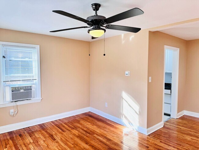 Photo - 908 Hudson Ave Unit Apt 5