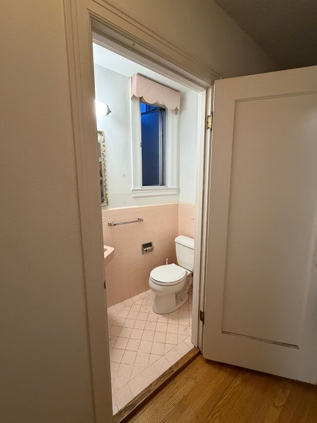 Photo - 182 Cayuga Ave